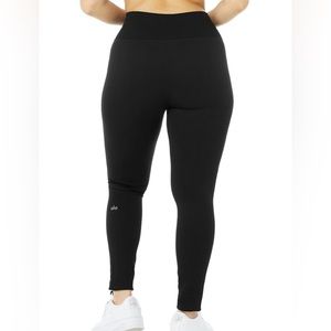 ALO—High-Waist Ribbed Legging